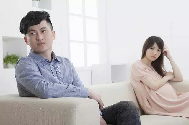 結婚三年未孕,生病老公說沒空回,聽到廚房有人做飯,我當場愣了