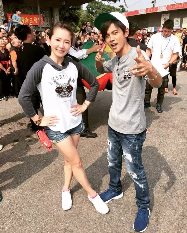 看到人夫凍未條!謝忻數度傳「露出大峽谷照片」試探阿翔 老婆親眼看到「黑色蕾絲」卻被瞞過去!