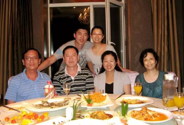 妻子難產,在手術室外的她們太無知,這樣的父母真讓人寒心