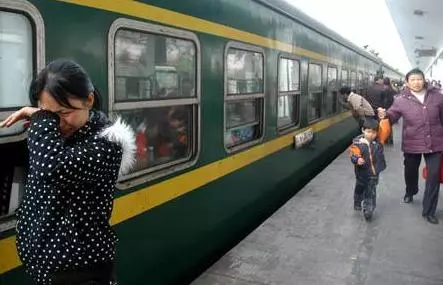 在我和女兒坐上火車的那一刻起,我明白我的婚姻真的走到了盡頭