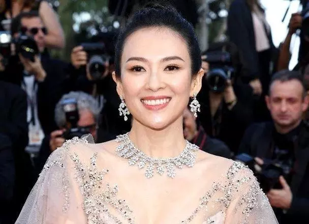 終於見孕肚!40歲國際巨星章子怡結婚四年:與老公汪峰再成功造人!