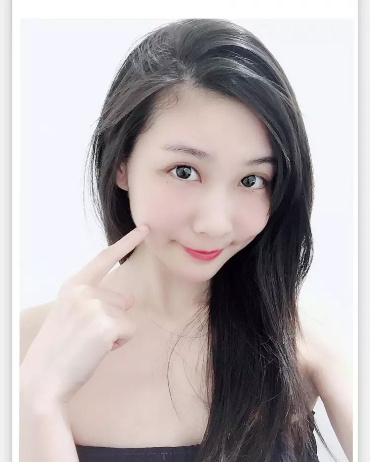 下課老師偷偷脫外套，教室內大放送「超逆天美腿」...同學看暈：強制轉大人