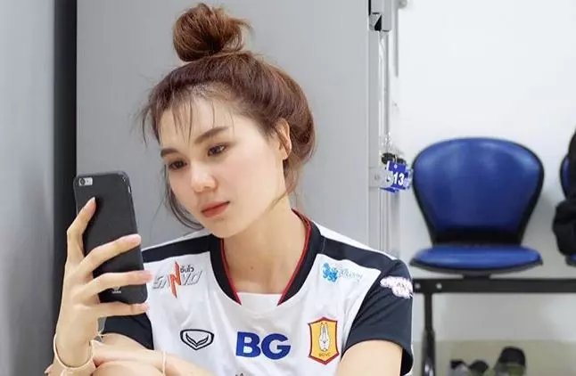 史上NO.1靠「流汗素顏」爆紅,女球員私下「甜美大眼」鄰家女孩形象惹人愛...快揪團看球!