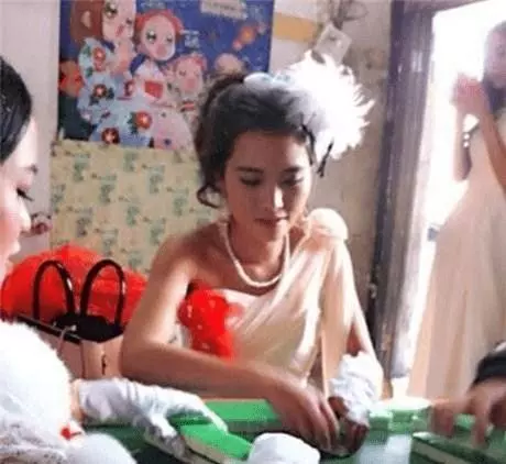 32張爆笑生活圖:美女勤練體操,求大神P出意境...成果出爐笑到整個下巴都快跌了!