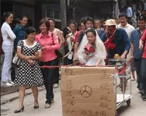 32張爆笑生活圖:美女勤練體操,求大神P出意境...成果出爐笑到整個下巴都快跌了!