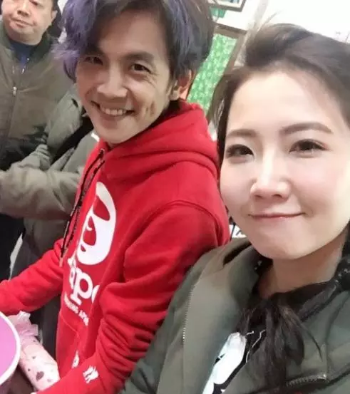 有內幕!阿翔當街親謝忻「就是故意被拍的」 逼老婆離開自己
