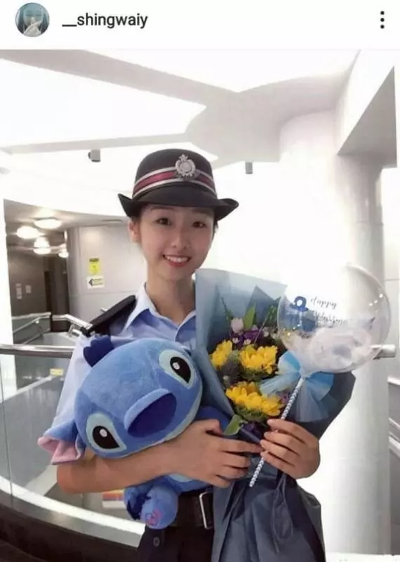 【多圖】有女警比人起咗底！