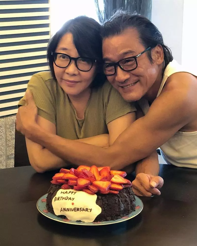 32年獨寵她一人!梁家輝婚姻觀說重話:「結了就是一生一世」:只能說這樣有肩膀的老公,才值得被稱為好男人