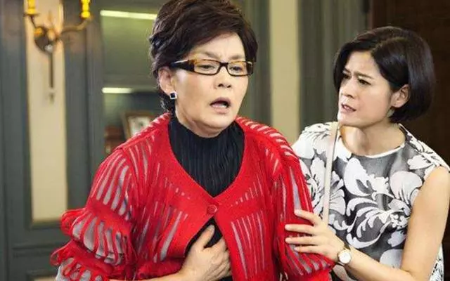 婆婆背後指責兒媳「生女兒就休了」,孩子出生後,婆婆落荒而逃