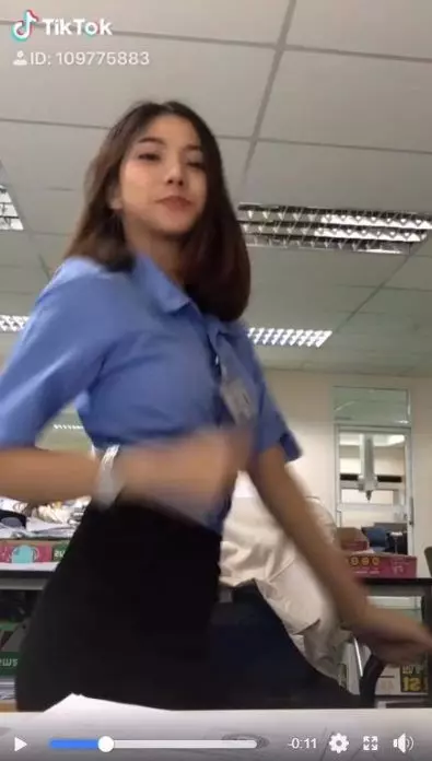 午休不睡覺,隔壁「正妹女同事意外的秘密」全看到了,網友:重播一遍遍還不夠