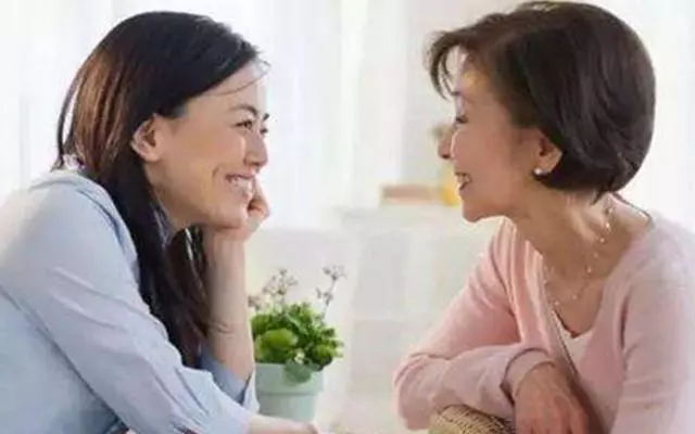 兒子結婚婆婆出5萬,小叔子結婚出40萬,婆婆住院後兒媳欣慰了