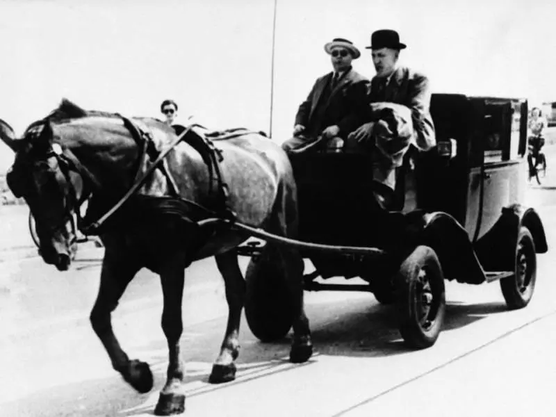 16件在100年前是稀鬆平常,但在現代人眼裡卻超荒謬的事實~~~14. 女士們必須把頭髮放到「自然乾」