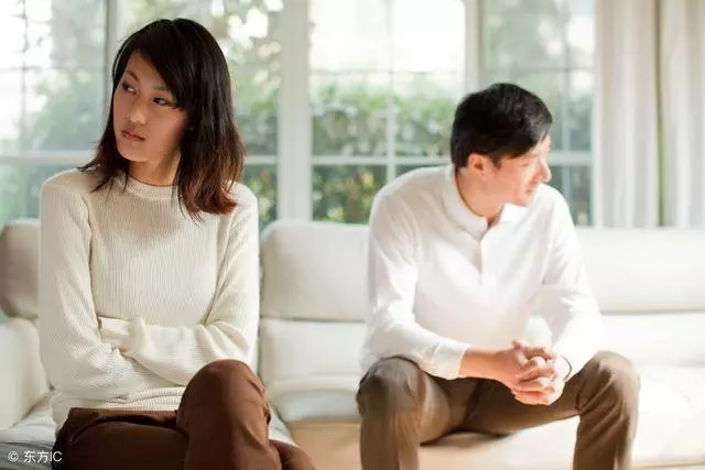 「婆婆,我掛在房間的新外套呢」「你姑姐穿著挺合身,我送她了」