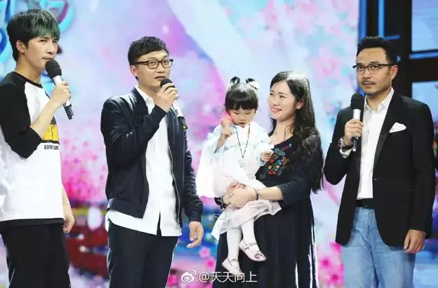 他花4年時間為女兒拍幾萬張照片,撩到汪涵還登上《英國郵報》