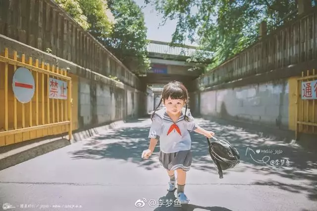 他花4年時間為女兒拍幾萬張照片,撩到汪涵還登上《英國郵報》