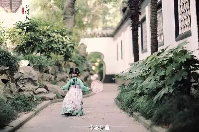 他花4年時間為女兒拍幾萬張照片,撩到汪涵還登上《英國郵報》