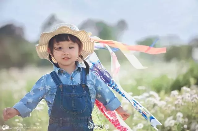 他花4年時間為女兒拍幾萬張照片,撩到汪涵還登上《英國郵報》