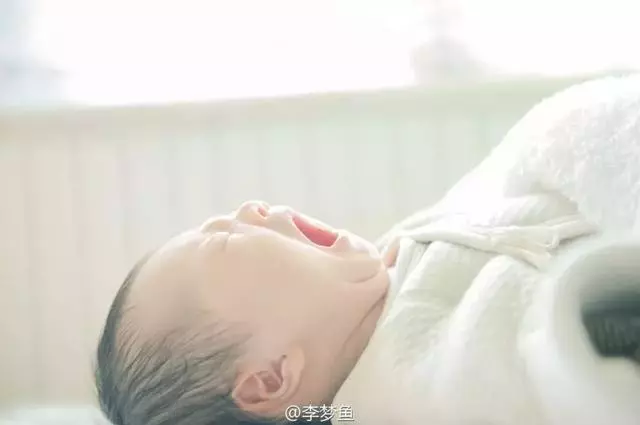 他花4年時間為女兒拍幾萬張照片,撩到汪涵還登上《英國郵報》