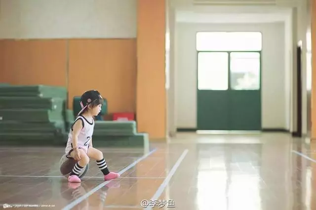 他花4年時間為女兒拍幾萬張照片,撩到汪涵還登上《英國郵報》
