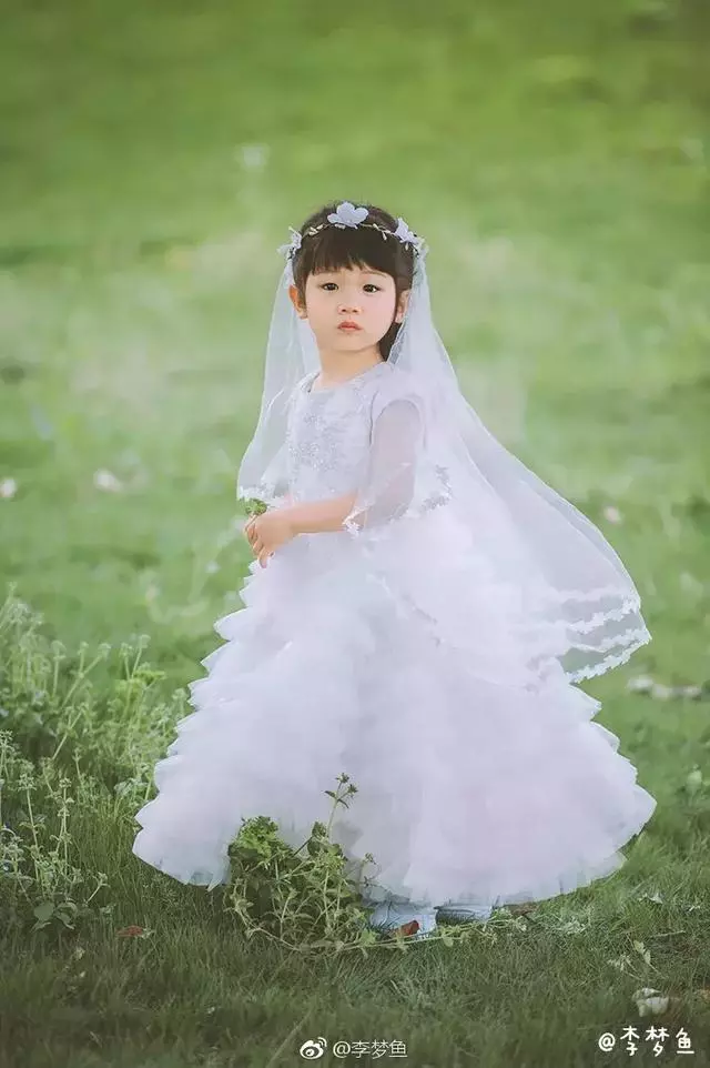 他花4年時間為女兒拍幾萬張照片,撩到汪涵還登上《英國郵報》