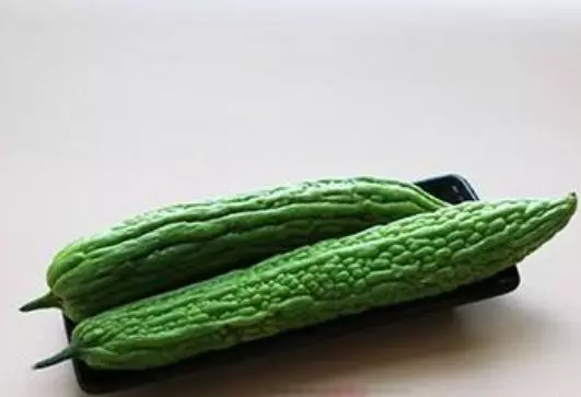 挑苦瓜時,買直的還是彎的?老菜農:挑錯了,不苦才怪