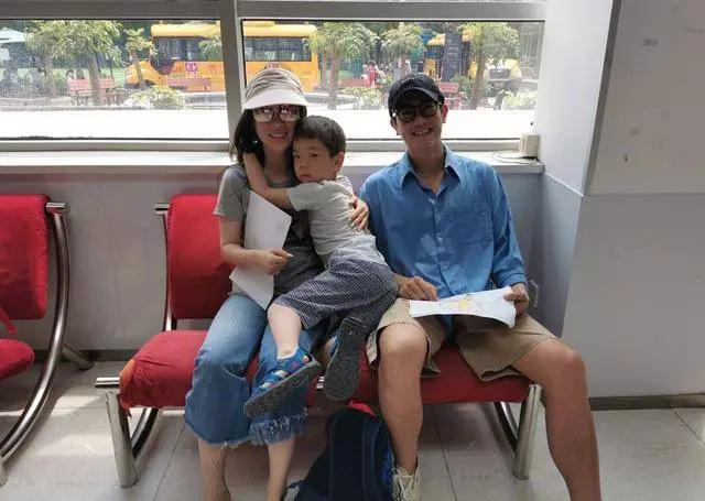 嗯哼又來秀詞彙量!上幼兒園最後一天,惆悵地稱對未來有點困惑