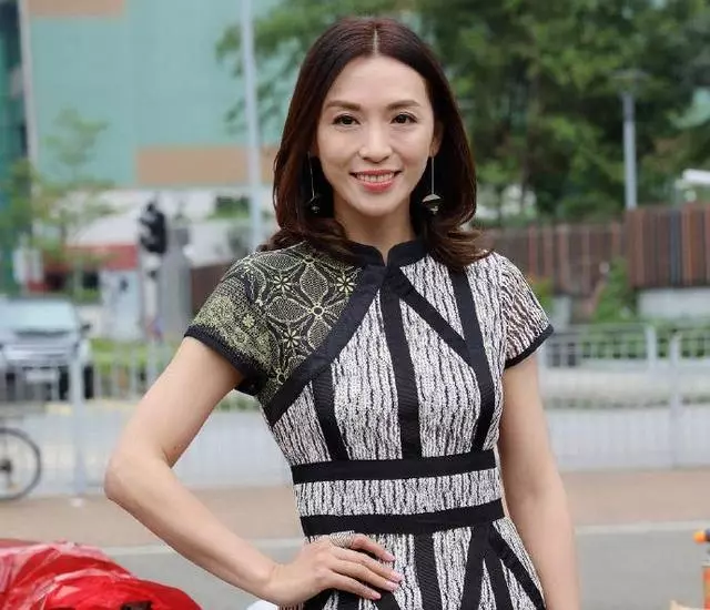 45歲翻版梅艷芳豪門夢碎,自曝與富商老公離婚5年,仍然相信愛情