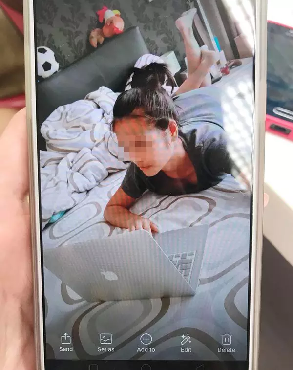 趁女主人不在,女傭竟然偷偷爬上床「玩這些」,還自拍起來被捉到時...震驚不已【全程曝光】