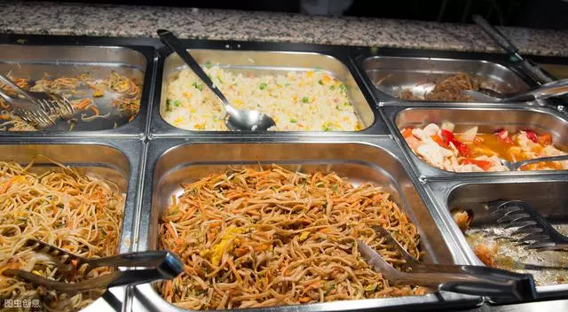 女子凌晨嘔血昏迷,確診胃癌,醫生提醒:1種食物不能當飯吃