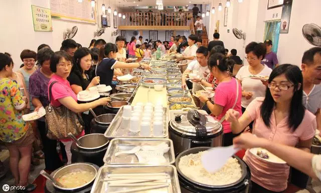 女子凌晨嘔血昏迷,確診胃癌,醫生提醒:1種食物不能當飯吃