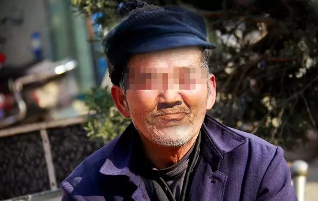 父親西去,30萬家產送阿姨,子女不服前去要知實情,再給20萬