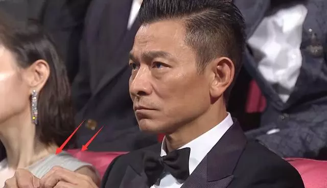 徐崢獲金馬影帝,感謝妻子陶虹默默付出,網友:有誰注意台下劉德華的手