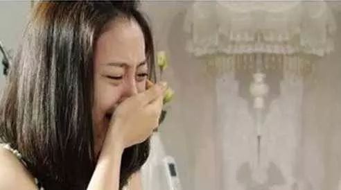 下雨天,農村婆婆來我家沒脫鞋我轟她走,看到婆婆的雨衣,我哭了