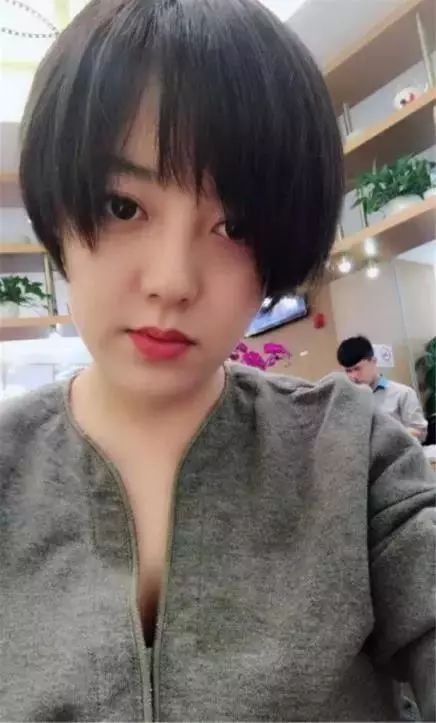 「眼瞎」的周美毅:母親葬禮上被提離婚,老公暴力奪子豪門變狼窩