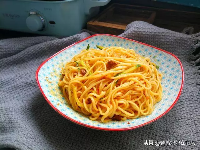 夏天麵條這樣吃,簡單快手,比泡麵營養健康