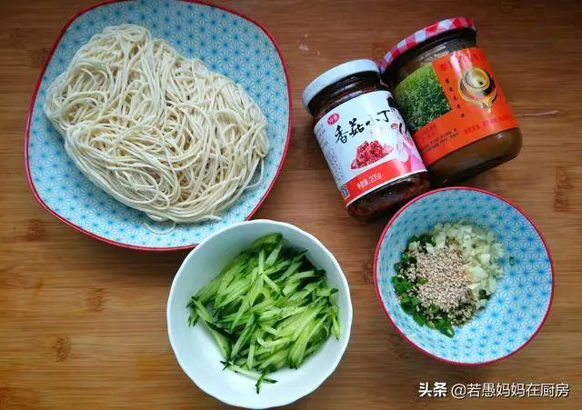 夏天麵條這樣吃,簡單快手,比泡麵營養健康