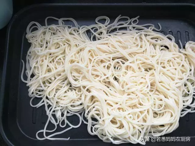 夏天麵條這樣吃,簡單快手,比泡麵營養健康