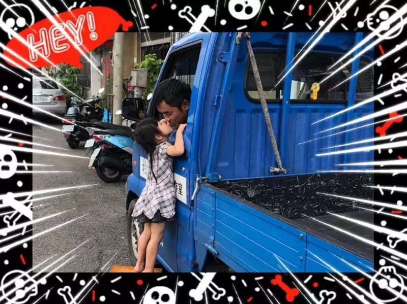 史上最強小3!人妻抓包「雙辮子妹踮腳吻別老公」 放大一看「後照鏡亮點」5萬人笑翻:還有小4!