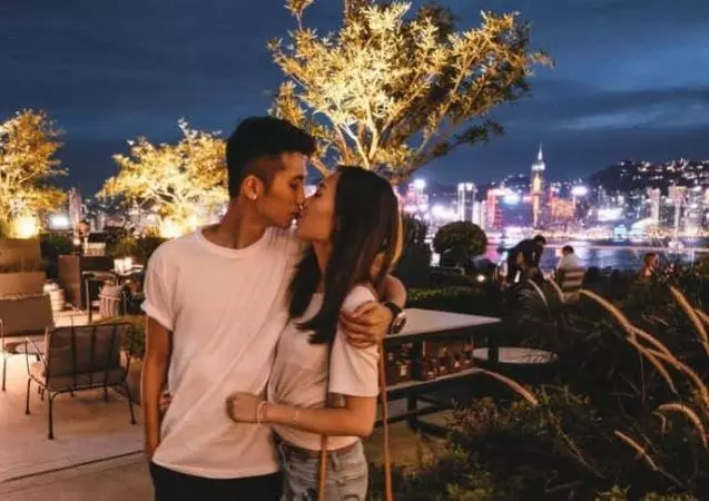 李麗珍女兒首次曬與男友甜蜜吻照,網友:22歲顏值不輸媽媽年輕時