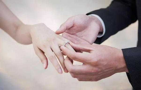 公婆大壽我給5000紅包,弟媳婦當場罵我,婆婆的做法讓我笑了