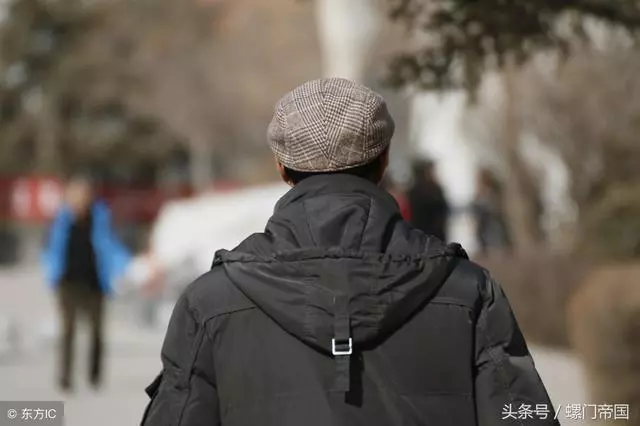 哥哥讓妹妹跟了貧窮的爸爸,長大後妹妹過上了別墅豪車的日子