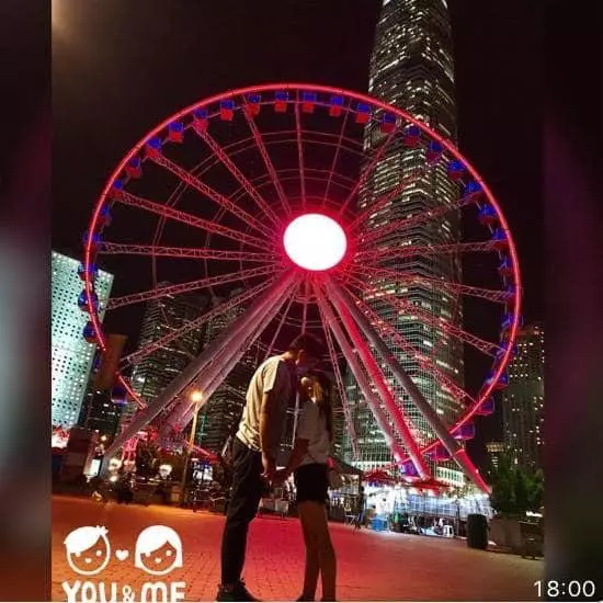 大家小心呢個女仔!呃人感情,撬人牆腳,專呃男仔錢,一個人拖幾條仔,樣樣齊!