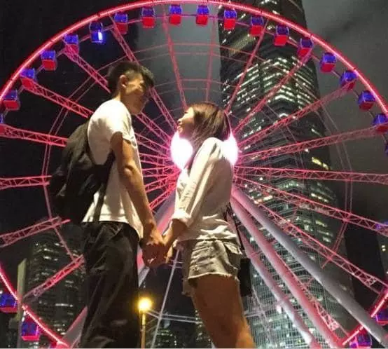 大家小心呢個女仔!呃人感情,撬人牆腳,專呃男仔錢,一個人拖幾條仔,樣樣齊!