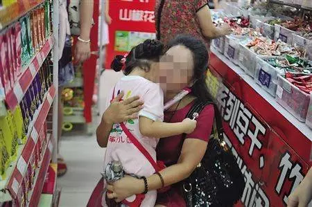 發生在甲洞Jusco!真沒想到這樣恐怖的事情竟然發生在我女兒的身上!請分享讓大家有所警惕~