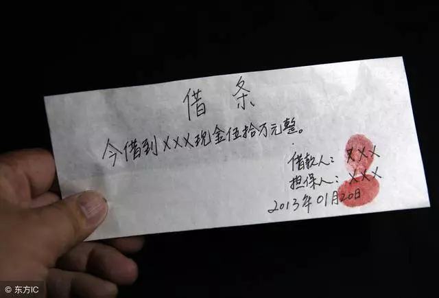 母親找兒子借100塊錢,兒媳讓寫欠條,回家看欠條,母親淚流滿面
