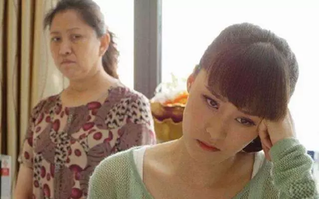婆婆出彩禮買婚房,婚後打掃衛生,撞倒鐵盒子一看,阿姨再見!