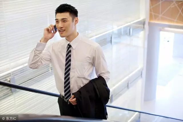 小伙子因救人錯失面試機會,3天後卻接到入職通知,他愣在原地