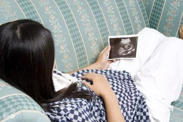 岳母過來照顧女兒,我回家聽她和我爸說話,嚇得我要送他們走