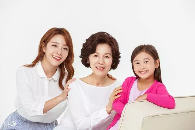 岳母過來照顧女兒,我回家聽她和我爸說話,嚇得我要送他們走