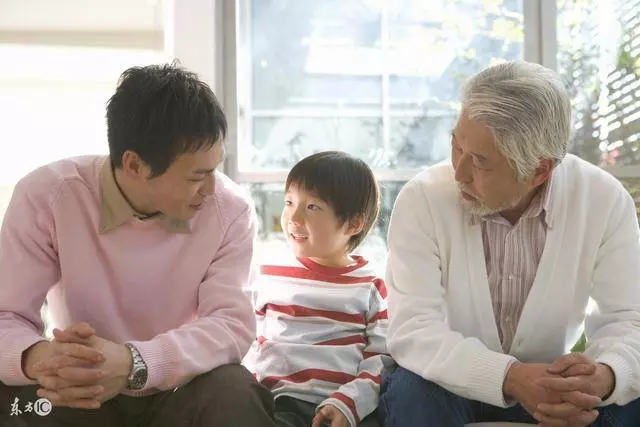 四世同堂,我當兒子,又當爸爸爺爺,兒媳因我給父親花錢轟走我們